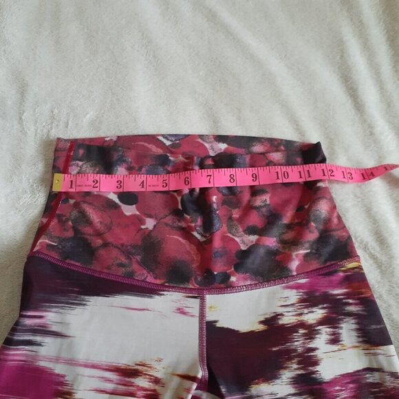 Lululemon Women's Size 6 Wunder Under Wild Berry Rumble Cropped Leggings - Picture 9 of 12